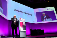 dbb Bundesvorsitzender Ulrich Silberbach eröffente die Jahrestagung in Köln. © Marco Urban